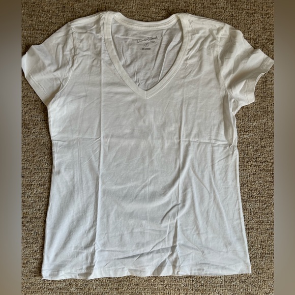 basic white tee - Picture 1 of 3